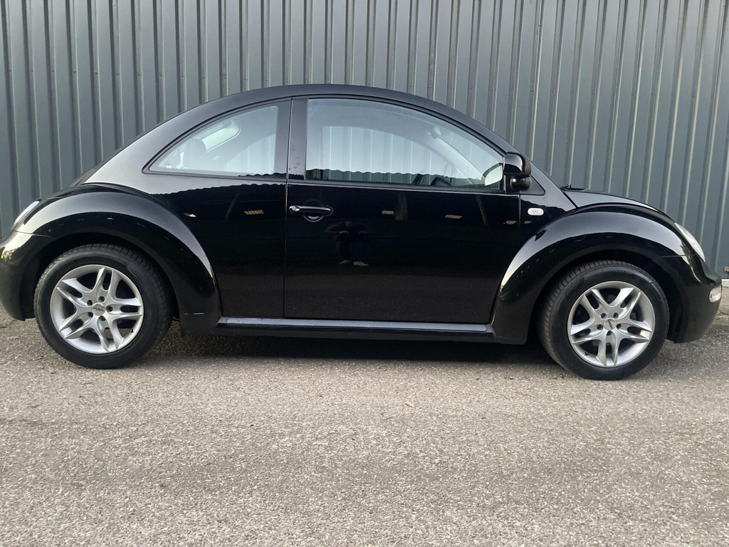 Volkswagen New Beetle 2.0 40956690-3.jpg | Motigo